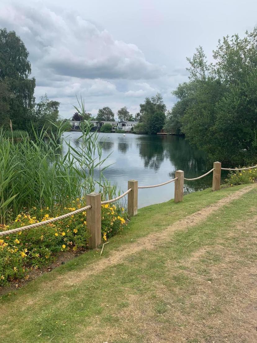 Muscovy Lodge With Hot Tub At Tattershall Lakes Country Park エクステリア 写真