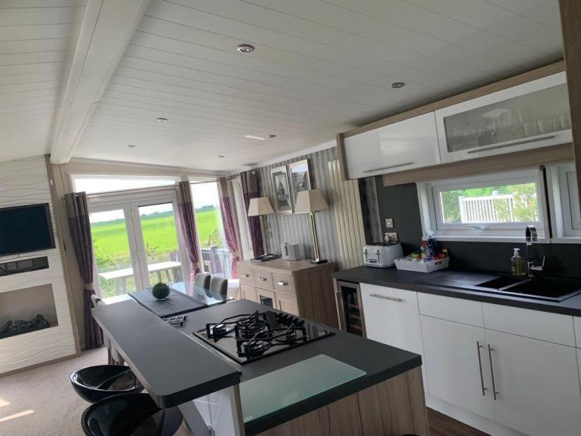 Muscovy Lodge With Hot Tub At Tattershall Lakes Country Park エクステリア 写真