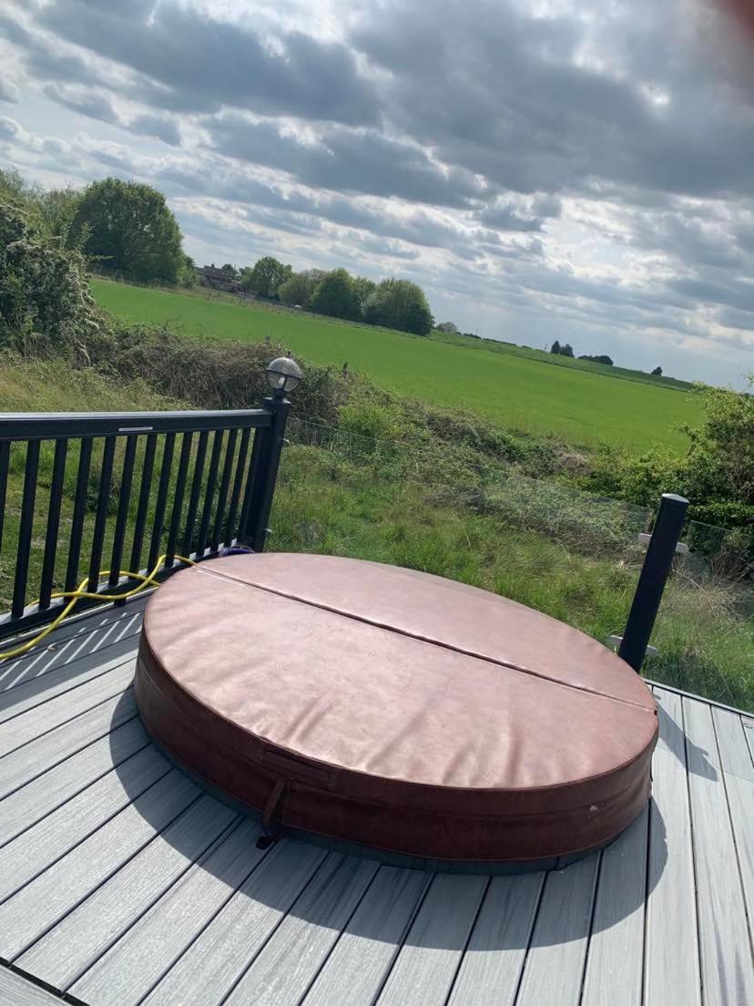 Muscovy Lodge With Hot Tub At Tattershall Lakes Country Park エクステリア 写真